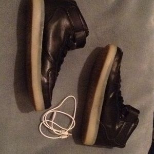 Led light up shoes with charger